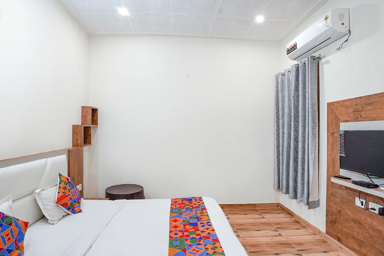 Hotel Fabhotel Sirtaj 3*