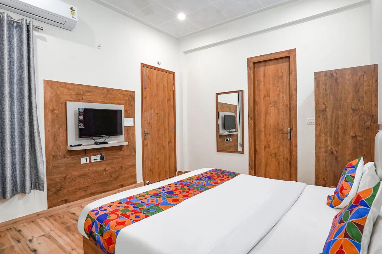 Hotel Fabhotel Sirtaj 3*